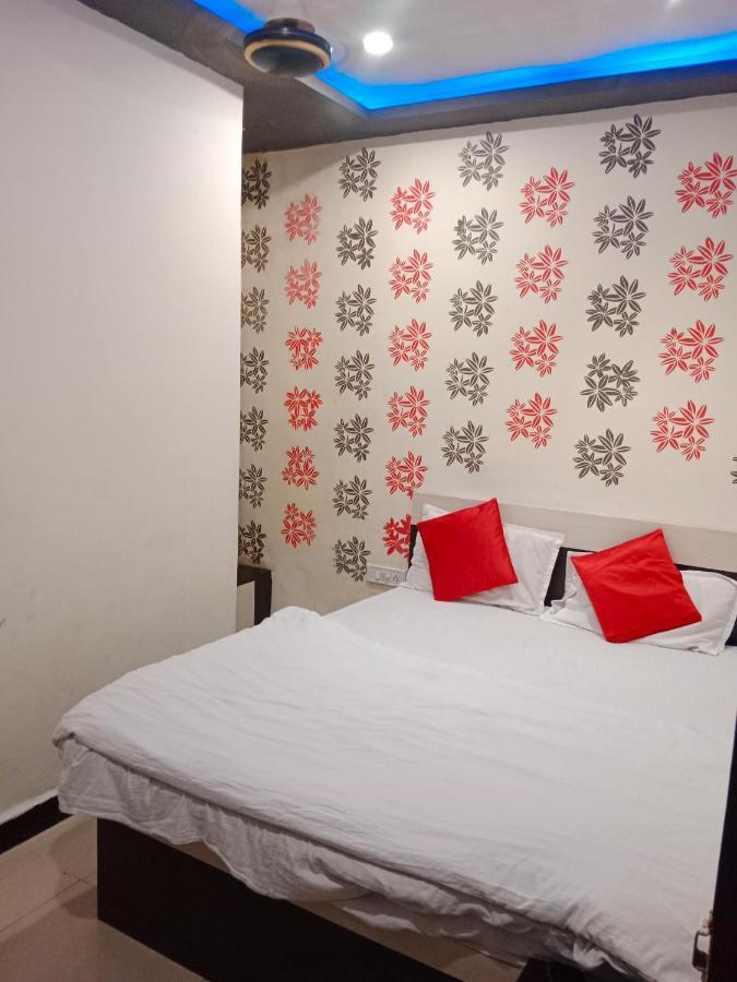 Hotel Nahta Palace Udždžain Exteriér fotografie